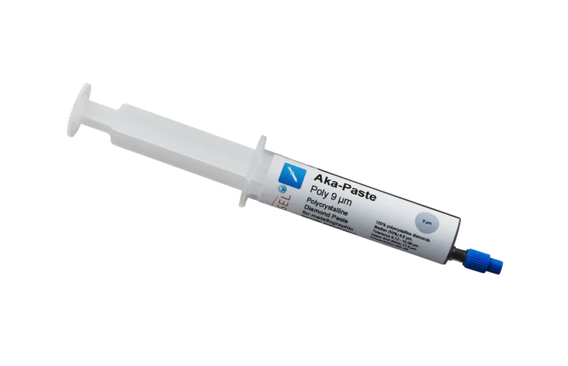 Akasel Aka-Paste Poly 9 µm – Polykristallin diamantpasta i en praktisk 10 ml tub, utvecklad för krävande applikationer med hög materialavverkning och utmärkt ytfinish.