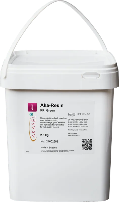 Produktbild av Aka-Resin PP, Grön – en 2,5 kg behållare med förstärkt polypropenharts för varm inbäddning. Etiketten visar härdningsinformation och produktnummer 21602668. Fördelar inkluderar låg krympning, stark vidhäftning och jämnt flöde – lämplig för högkvalitativa monteringsapplikationer.
